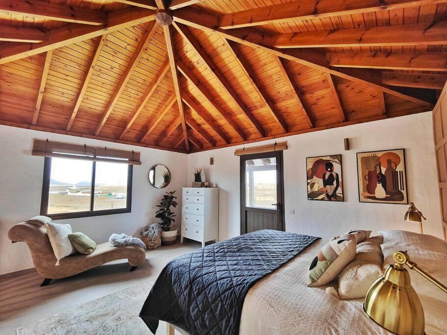 No 2. Stunning 4-bedroom With Large Pool Villa La Oliva