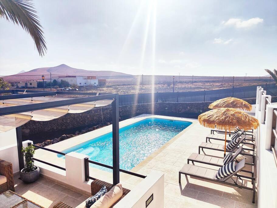 No 2. Stunning 4-bedroom With Large Pool Villa La Oliva